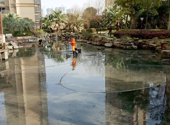 港闸景观池淤泥清理