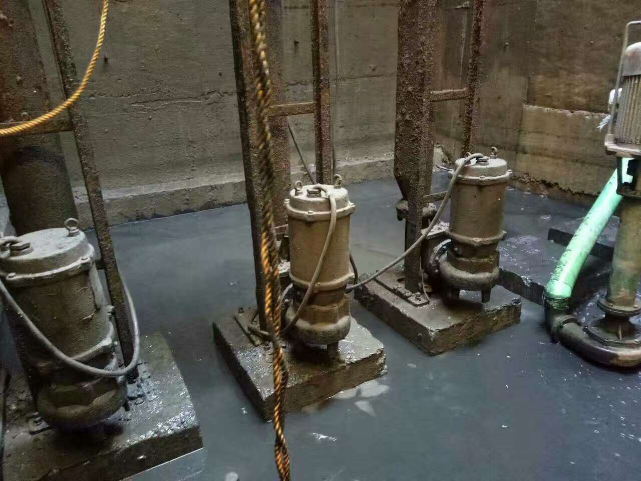 港闸污水池清理