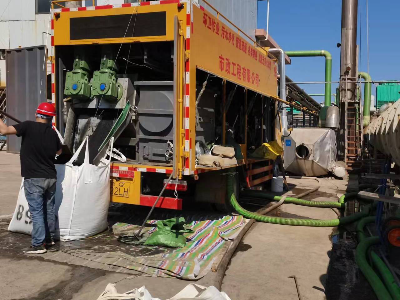 港闸淤泥压干处理